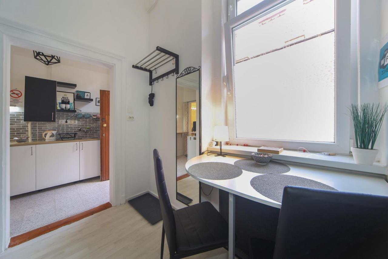 Cosy Studio Apartment With Airconditioner Budapest Exteriör bild